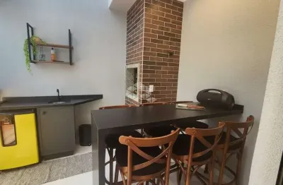 Excelente duplex com duas suítes no canto grande, bombinhas sc.