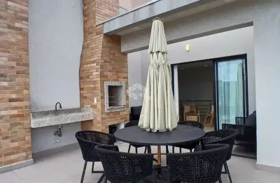 Compre cobertura duplex com vista para o mar e bosque interno em bombinhas, sc