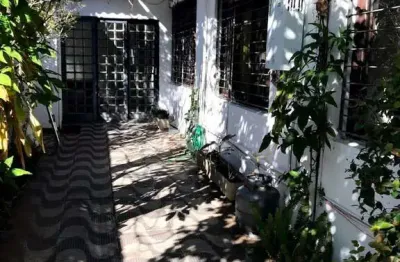 Casa 5  dormitórios/quartos com piscina em ótima localização no  bairro  três figueiras/chacara das pedras/porto alegre -