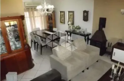 Casa  com 200m² área privativa no bairro hípica, zona sul