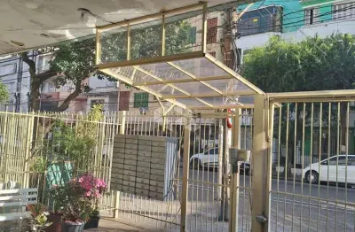 Apto de 02dorm, de frente, ensolarado, centralizado no bairro cidade baixa