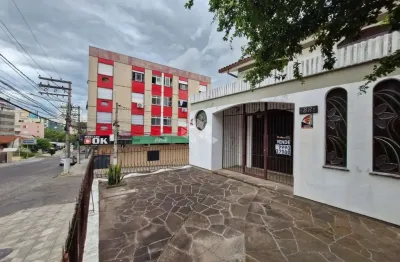 Casa residencial de 4 dormitórios a venda bairro/centro na rua duque de caxias 1881.