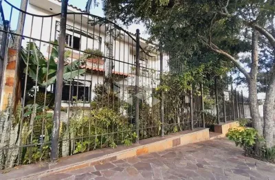 Casa no bairro itararé com 4 dormitórios, suíte e vaga de garagem em santa maria.