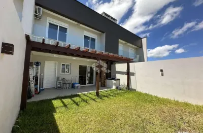 Casa em camobi, com 3 dormitórios e uma suíte,  com vaga para duas garagem.