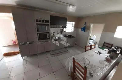 Casa de alvenaria com 02 dormitórios no bairro menino jesus, próximo ao clube dores em santa maria.
