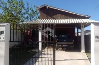 Casa com 02 dormitórios à venda no bairro diácono luiz pozzobon em camobi em santa maria