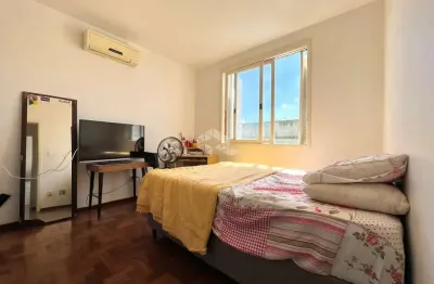 Apartamento com 03 dormitórios, 02 banheiros e vaga de garagem à venda no bairro nonoai, em santa maria.