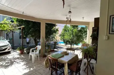 Casa 4 dormitórios, 2 pavimentos, à venda no bairro nossa senhora medianeira, santa maria-rs.