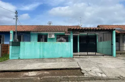 Casa com 02 dormitórios e vaga de garagem no bairro diácono luiz pozzobon em santa maria