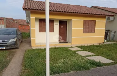 Casa em condomínio com 02 quartos no bairro diácono luiz pozzobon/camobi em santa maria.