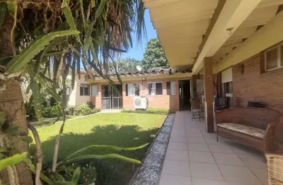 Casa com 4 quartos 5 banheiros  à venda com vaga e piscina em camobi, santa maria, pertinho da ufsm