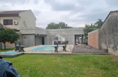 Casa com 3 quartos, sala, cozinha, 2 vagas de garagem e piscina no bairro itararé em santa maria