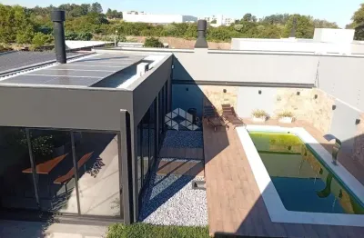 Casa de alto padrão com 3 quartos, uma suíte, piscina, no bairro são josé em santa maria