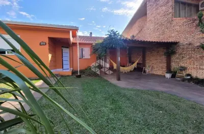 Duas casas em um lote com 3 quartos, suíte à venda no bairro camobi em santa maria