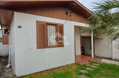 Casa a venda com dois dormitorios, 1 banheiro, garagem para dois carros, localizada no bairro itararé