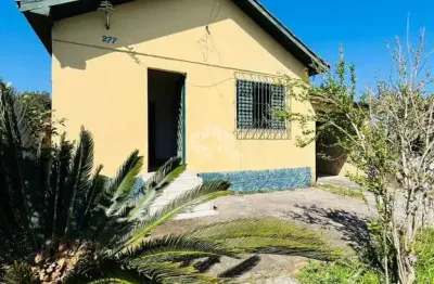 Casa de  02 quartos e vaga de garagem, à venda, no bairro urlândia em santa maria.