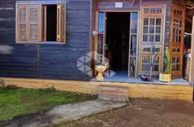 Casa à venda no bairro pé de plátano. 3 dormitórios, dois banheiros e garagem coberta
