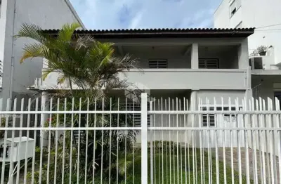 Casa sobrado com 04 quartos a venda, ao lado do conjunto 3 da ufn no bairro centro de santa maria