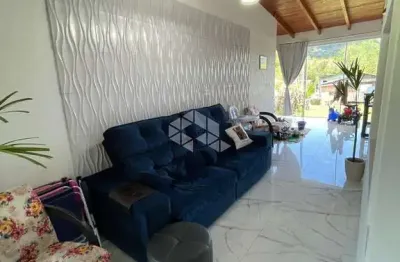 Casa com 2 quartos e vaga de garagem à venda no bairro campestre menino deus em santa maria