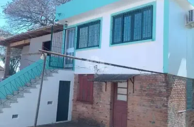 Casa a venda no Itararé com duas casas no pátio em Santa Maria RS.