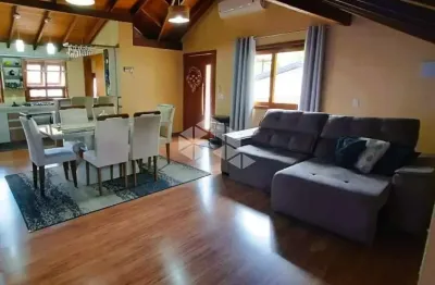 A venda casa com 200m² com 5 dormitórios, localizada no palace hotel em canela.
