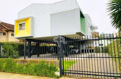 A venda apartamento de 2 dormitórios sendo 1 suíte mais banheiro social, localizado a 300 metros do supermercado rissul em canela.