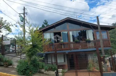Uma casa a venda no bairro três pinheiros em gramado