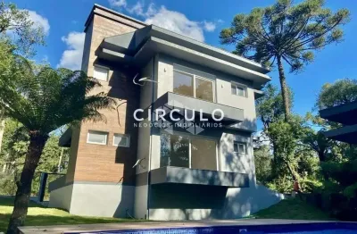 Elegante casa com três dormitórios suite master e piscina em gramado