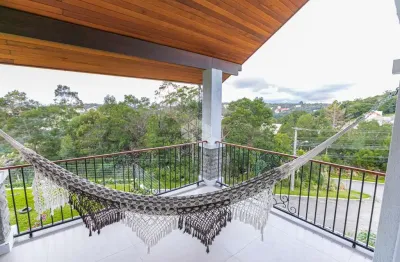 Residência exclusiva com 3 suítes e vista privilegiada
