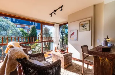 Viva a magia de gramado: cobertura encantadora com vista deslumbrante à venda!