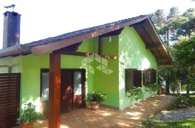 Casa 250m², 4 dormitórios sendo 1 suíte, localizada no bairro vila maggi