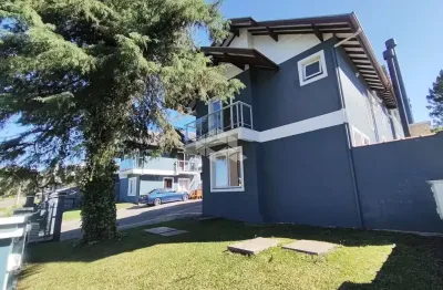 Casa geminada 96m² , 2 suítes, localizada no bairro sesi