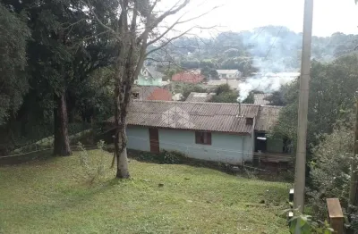Casa 62m², com terreno 587,20m², com 2 frentes, localizado na rua dona francisca , bairro carniel