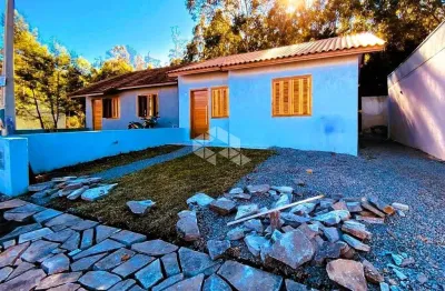 A venda casa de 2 dormitórios, localizada no loteamento morada do sol em canela.