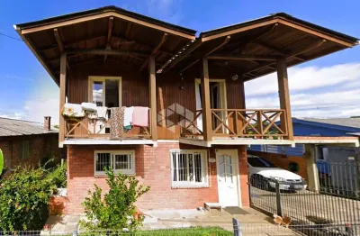 A venda terreno com duas casas mais pavilhão, localizada em canela.