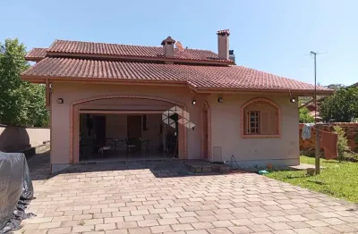 Casa 256m², 3 dormitórios, localizada no bairro avenida central,  gramado
