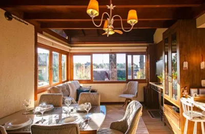 A venda apartamento de 3 dormitórios sendo 1 suíte, localizado em gramado.