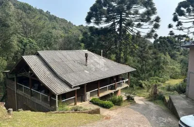 Casa com dois dormitórios no bairro santa terezinha em canela