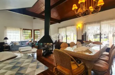 Linda casa de esquina com 4 dormitórios - vila suzana em canela