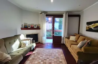 Apartamento no centro de gramado á pucos passos da rua torta