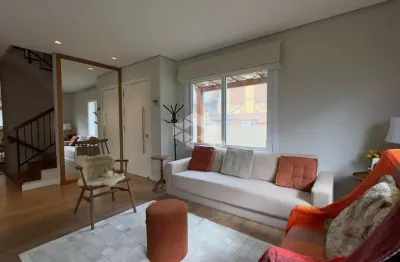 Casa geminada com 3 suítes em condomínio em canela!