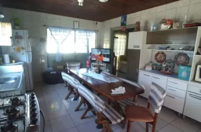 Casa com 2 dormitórios e estrutura comercial - oportunidade 