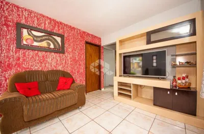 Casa de dois andares, em localização estratégica - próximo a pontos comerciais e de fácil acesso