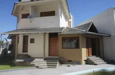 Casa sobrado, centro de canoas, 4 dormitórios, suíte, pátio e piscina