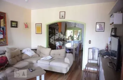 Casa estilo sobrado com 3 dormitórios, uma suíte no bairro são jose