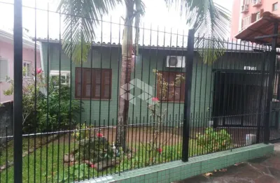 Casa a com 3 quartos e 2 banheiros no centro de canoas