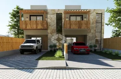 Sobrado com 3  dormitórios, sendo um suíte, garagem próximo ao mar