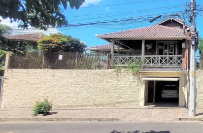 Casa colonial com espaço gourmet fogão a lenha, e espaço gourmet em esteio