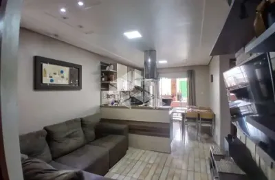 Casa com 2 dormitórios / 2 vagas / piscina e churrasqueira