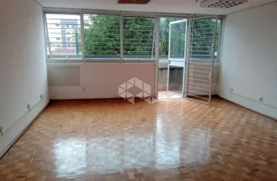 Sala com box, na dom pedro ii, próximo a sogipa, bourbom assis brasil.